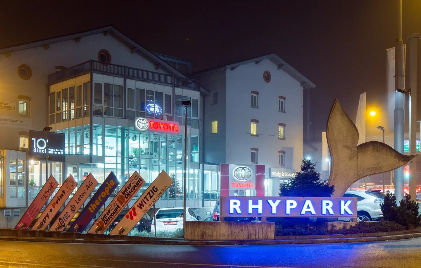 Emplacement de choix, 542m2 d'espace de bureau (plus 426m2 d'atelier/de stockage possible) - Photo 3 sur 17