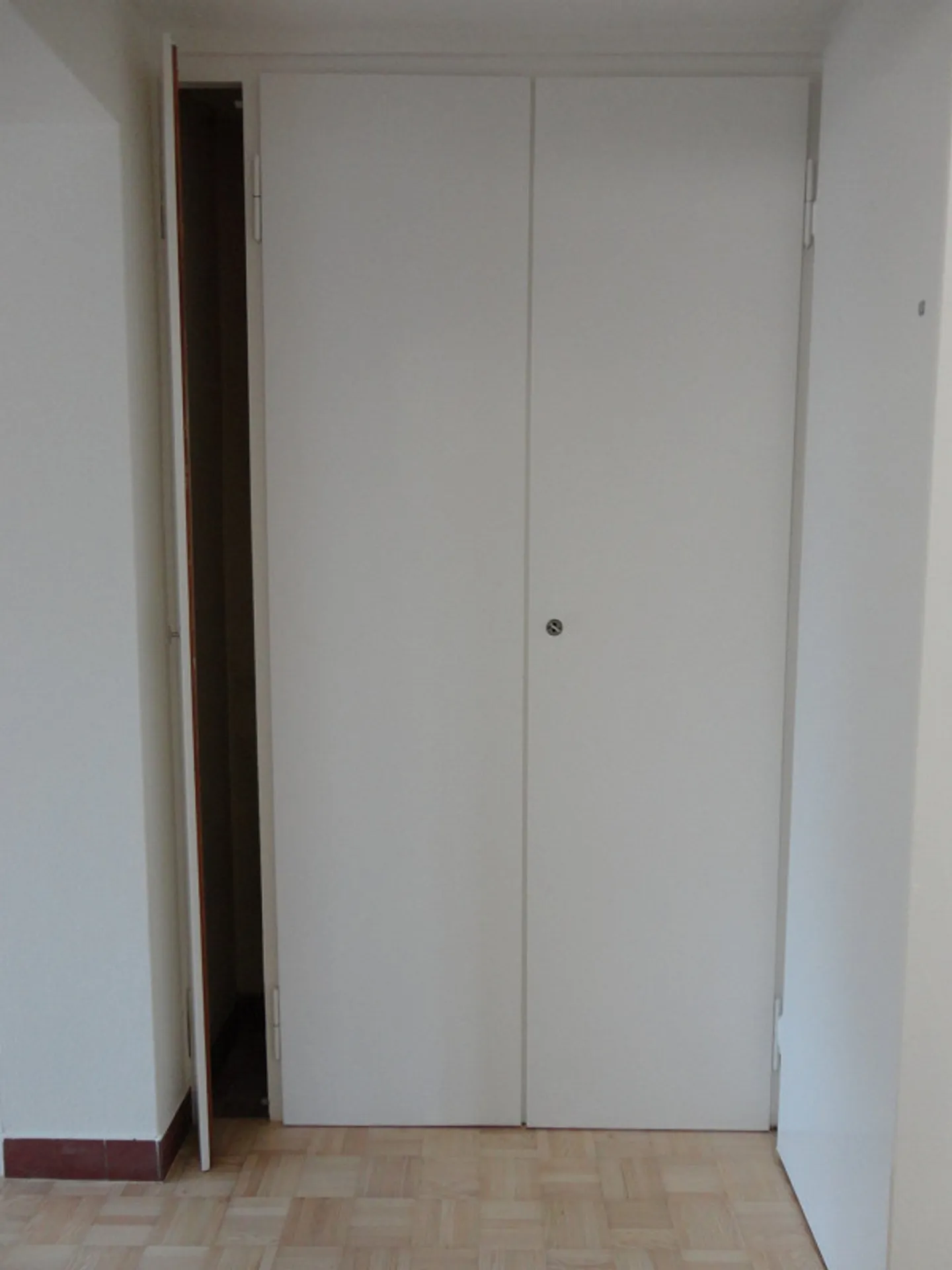 1-room apartment (ground floor) in well-maintained property near Felix Platter Hospital - Photo 5 of 6