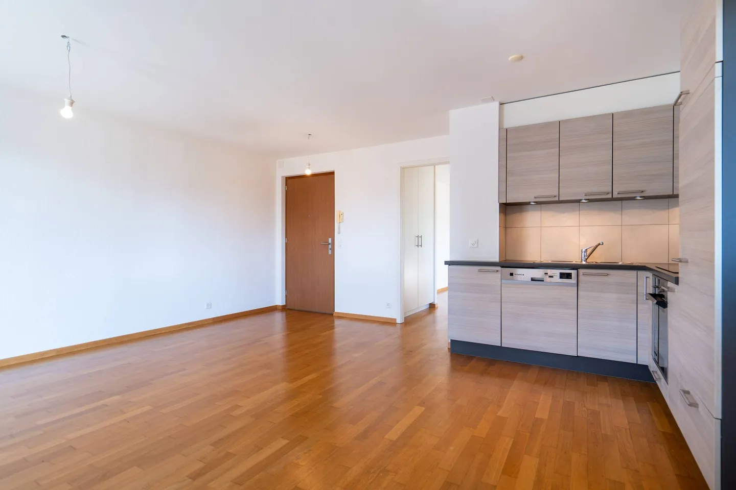 Charming 2.5-room apartment with garden - Photo 3 of 7