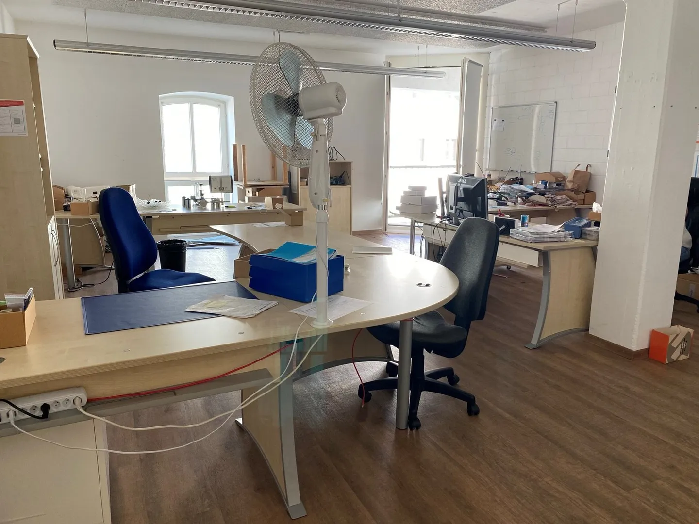 Emplacement de choix, 542m2 d'espace de bureau (plus 426m2 d'atelier/de stockage possible) - Photo 16 sur 17