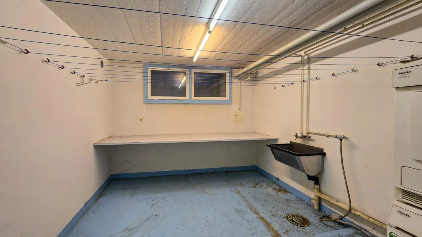 Maison individuelle spacieuse avec potentiel de développement - Photo 11 sur 12