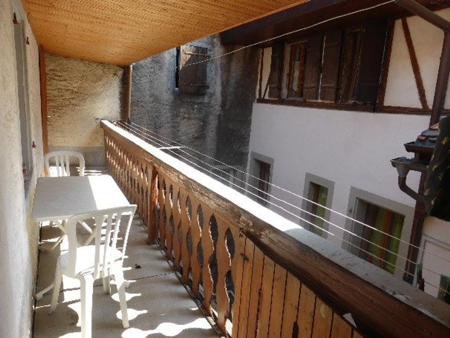 Apartment with 5 rooms on the 2nd floor - separate entrance - Photo 2 of 5