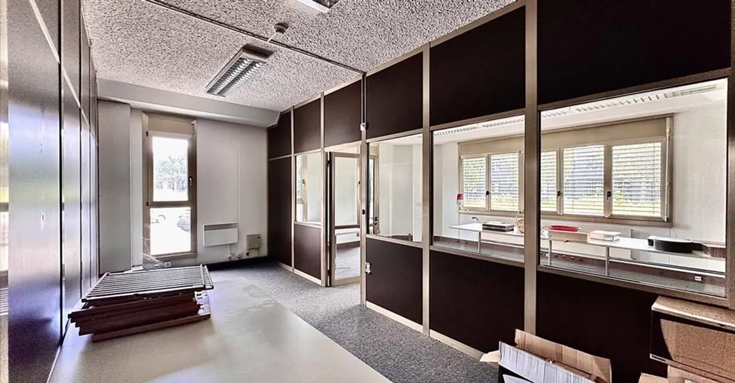 Edificio ad uso misto in affitto - Foto 2 di 6