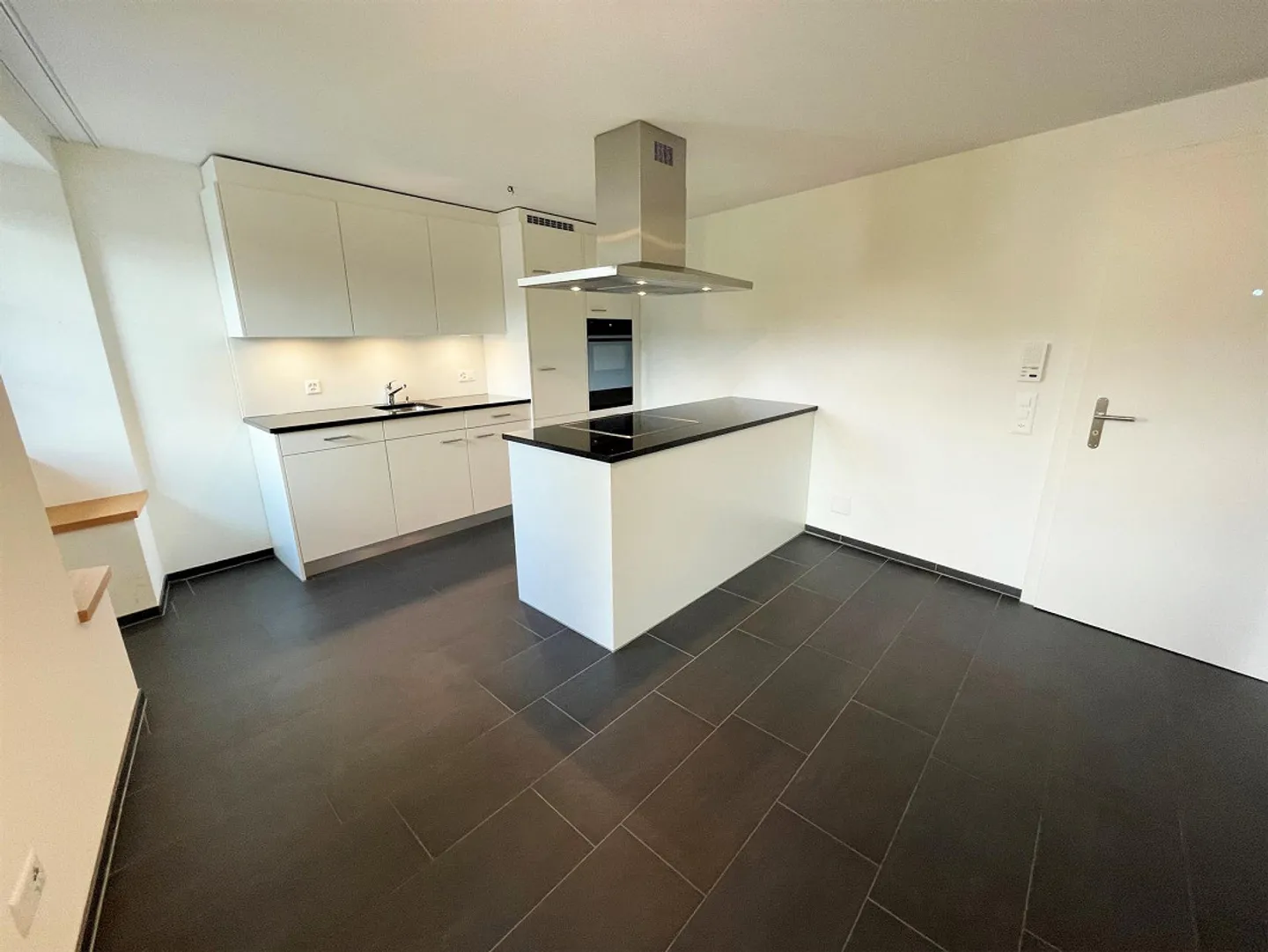 Appartement charmant dans un bâtiment historique au bord du Rhin - Photo 2 sur 11