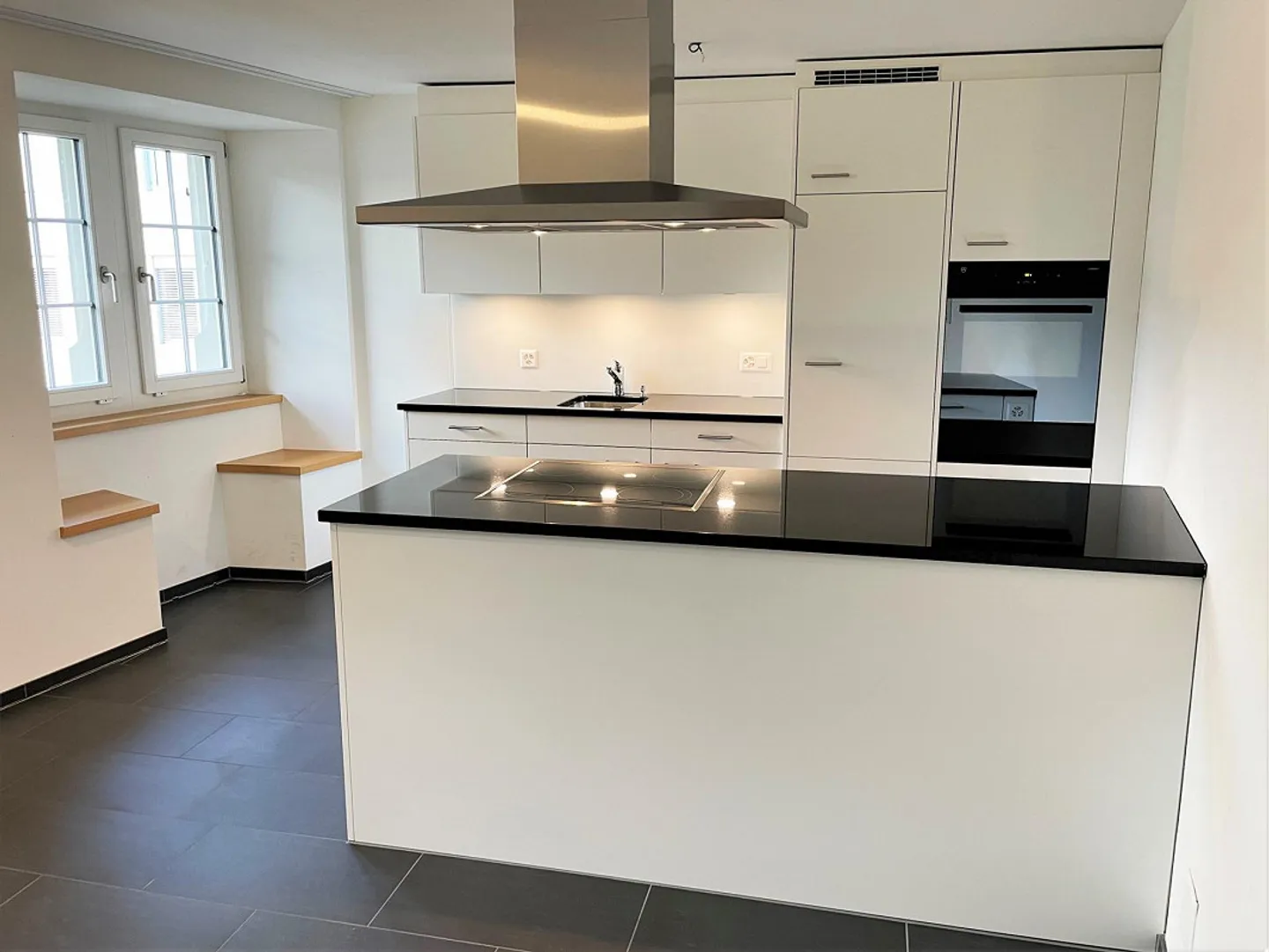 Appartement charmant dans un bâtiment historique au bord du Rhin - Photo 3 sur 11