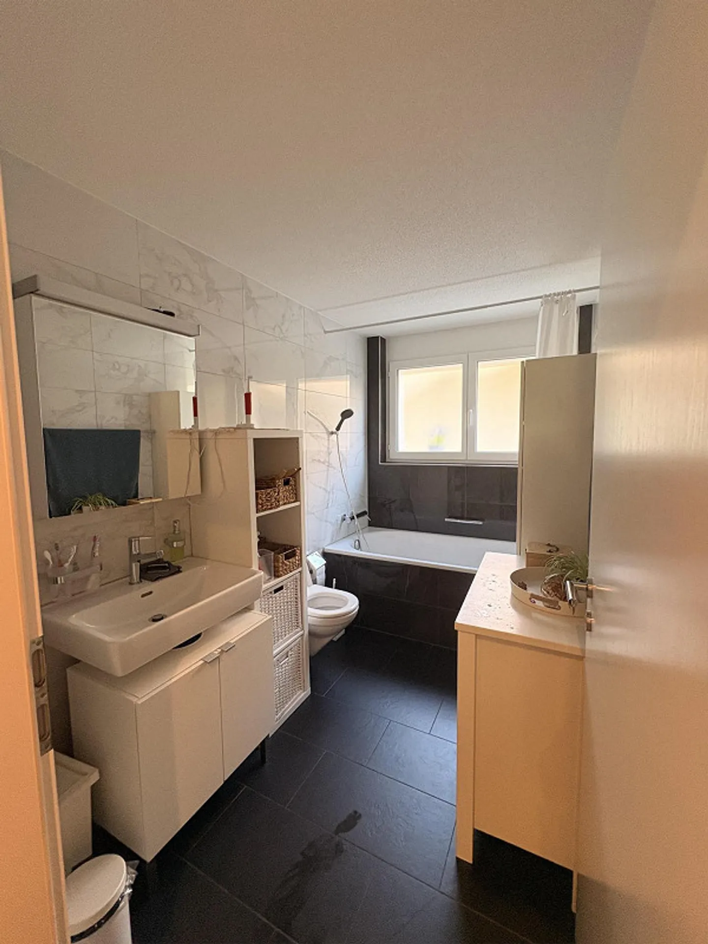 Geräumige Wohnung mit grosser Terrasse - Foto 9 von 12