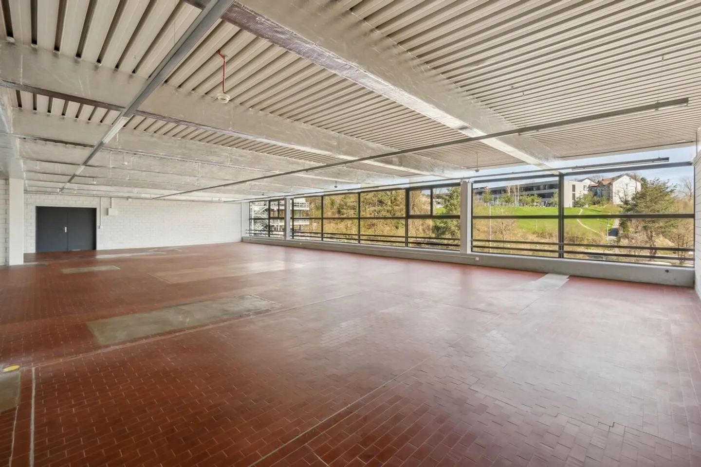 Spazi commerciali entusiasmanti per utilizzo temporaneo - direttamente sull'A1! - Foto 1 di 9