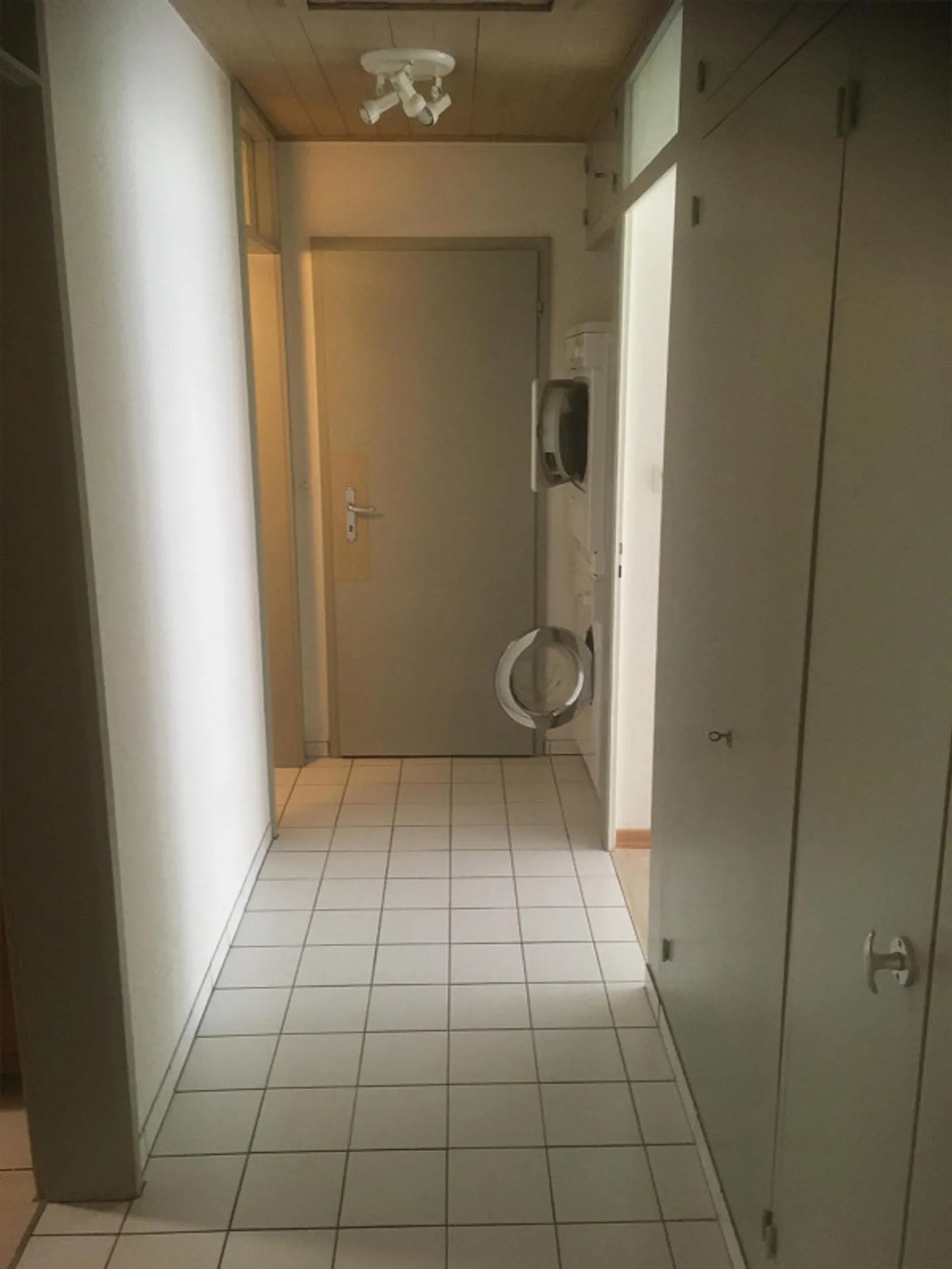 Living on a floor (wheelchair accessible) with seating area - Photo 2 of 16