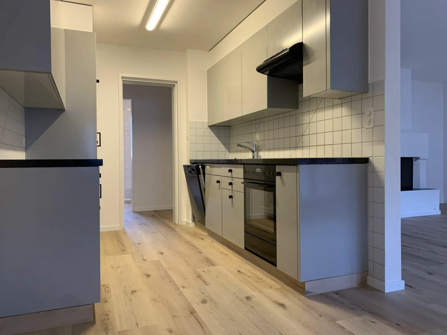 Renovierte 5 1/2 Zimmer-Whg mit teils Seesicht und Cheminée - Photo 3 sur 11