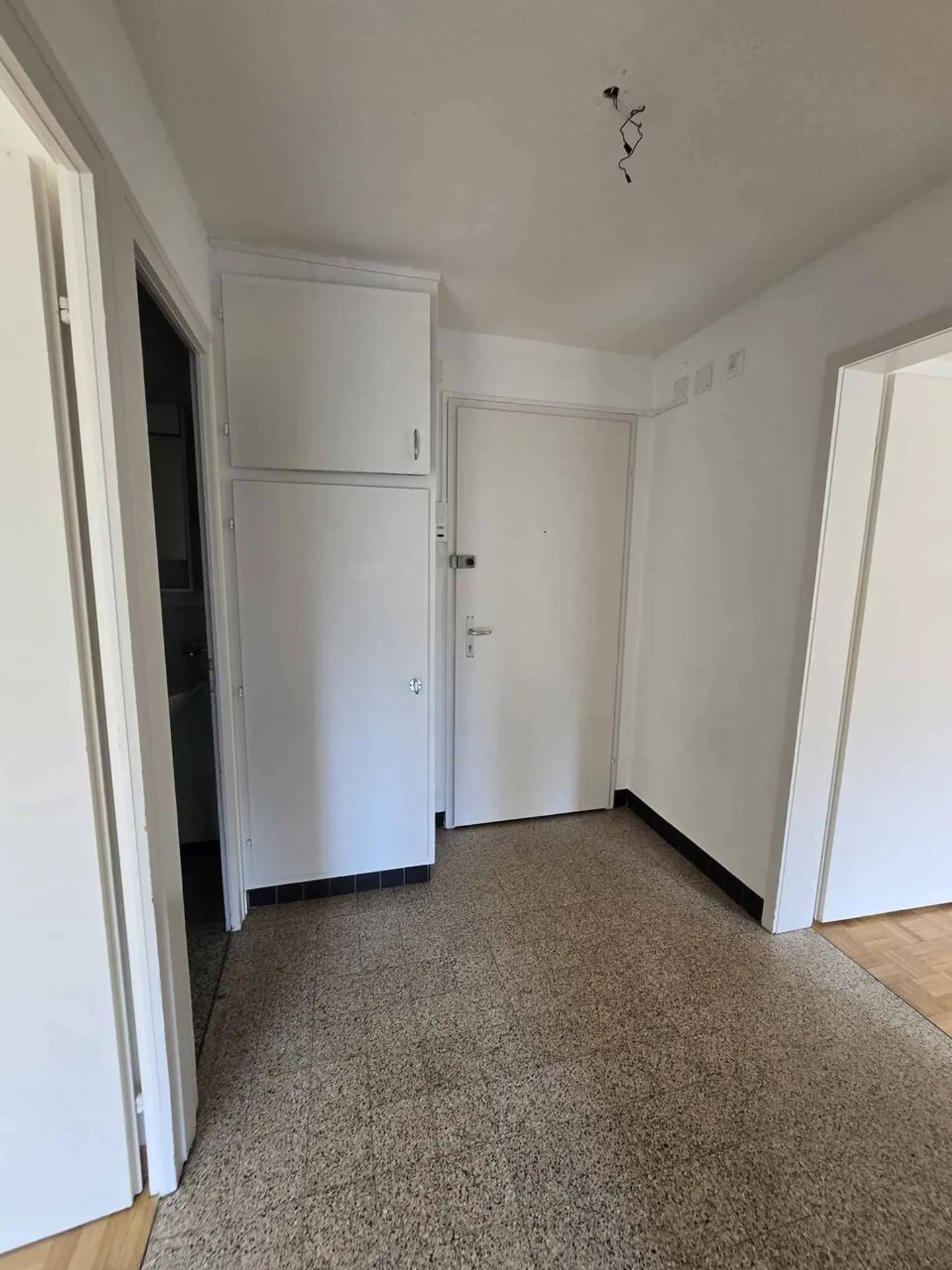 Apartment for rent - Photo 3 of 6