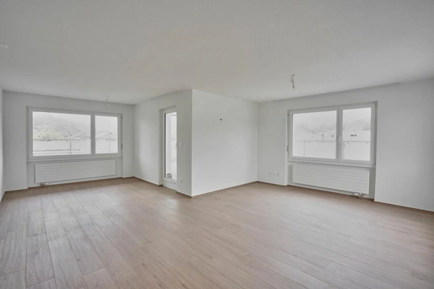 Appartement en attique de 4,5 pièces avec terrasse panoramique à Busswil - Photo 4 sur 16