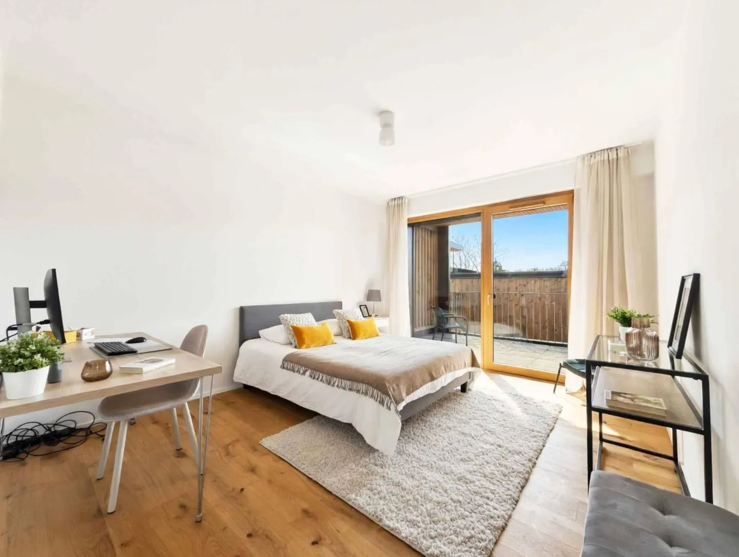 Townhouse with Unusual Charm - Photo 6 of 9