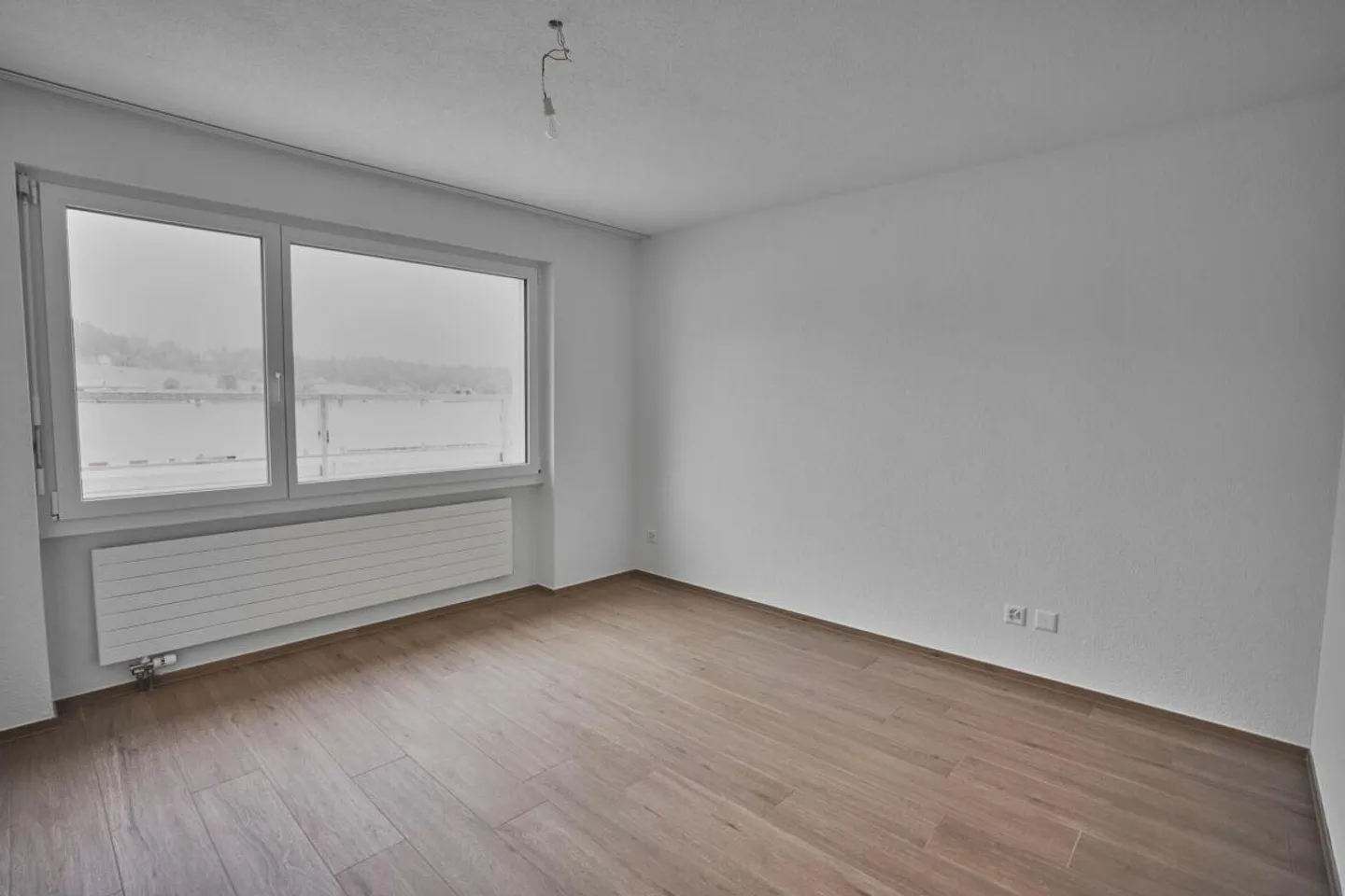 Appartement en attique de 4,5 pièces avec terrasse panoramique à Busswil - Photo 6 sur 16