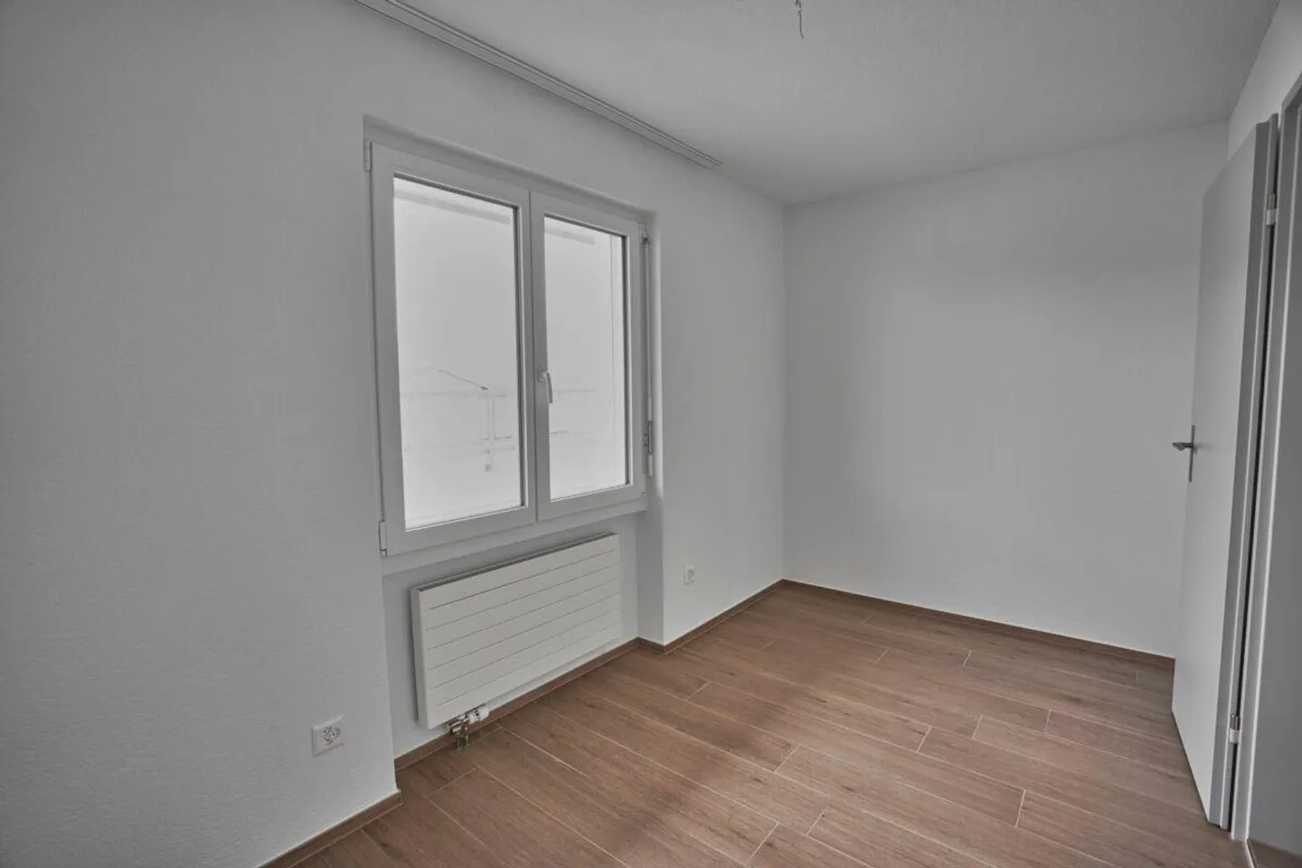 Appartement en attique de 4,5 pièces avec terrasse panoramique à Busswil - Photo 7 sur 16