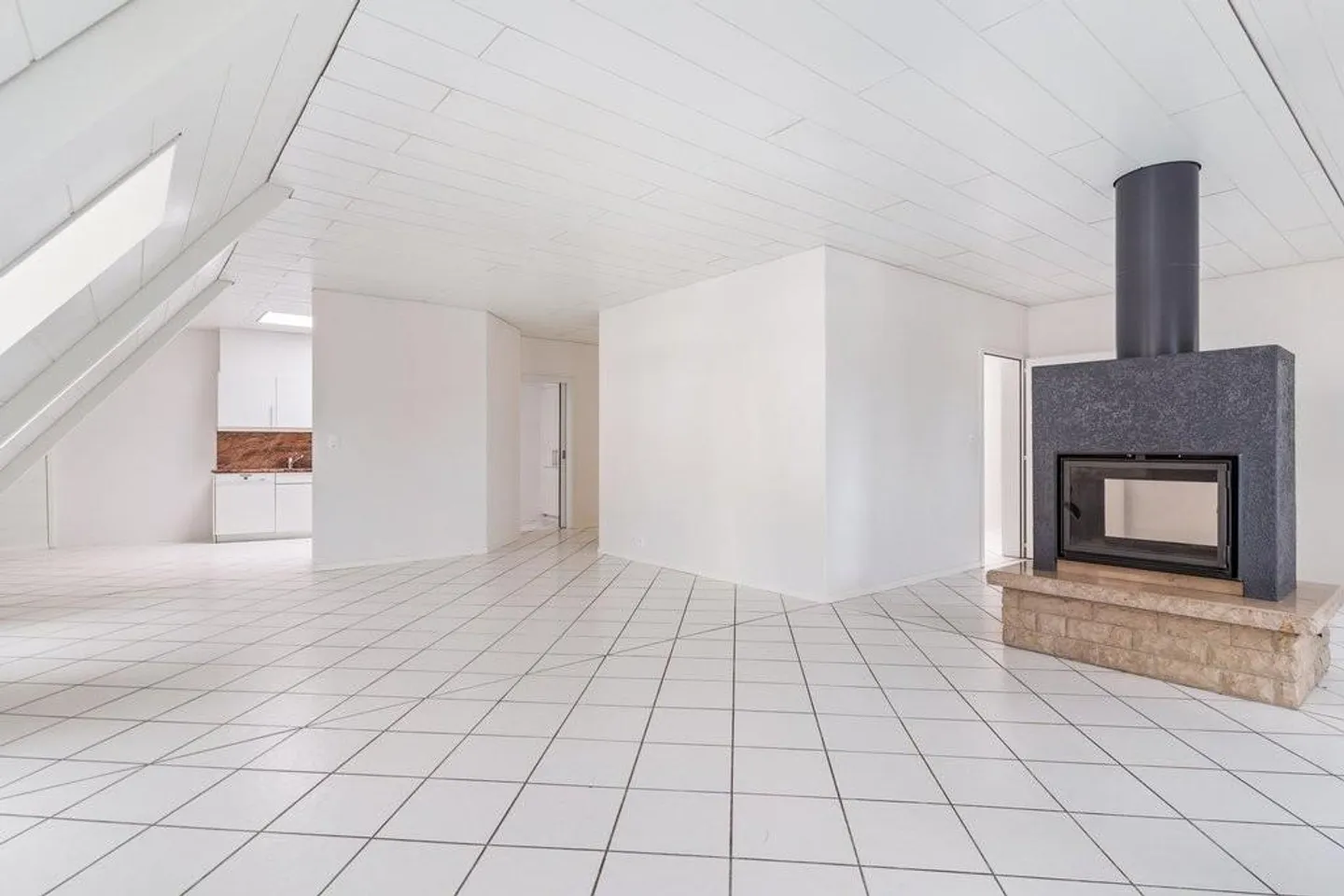 Treat yourself to accommodation in the city center! - Photo 3 of 11