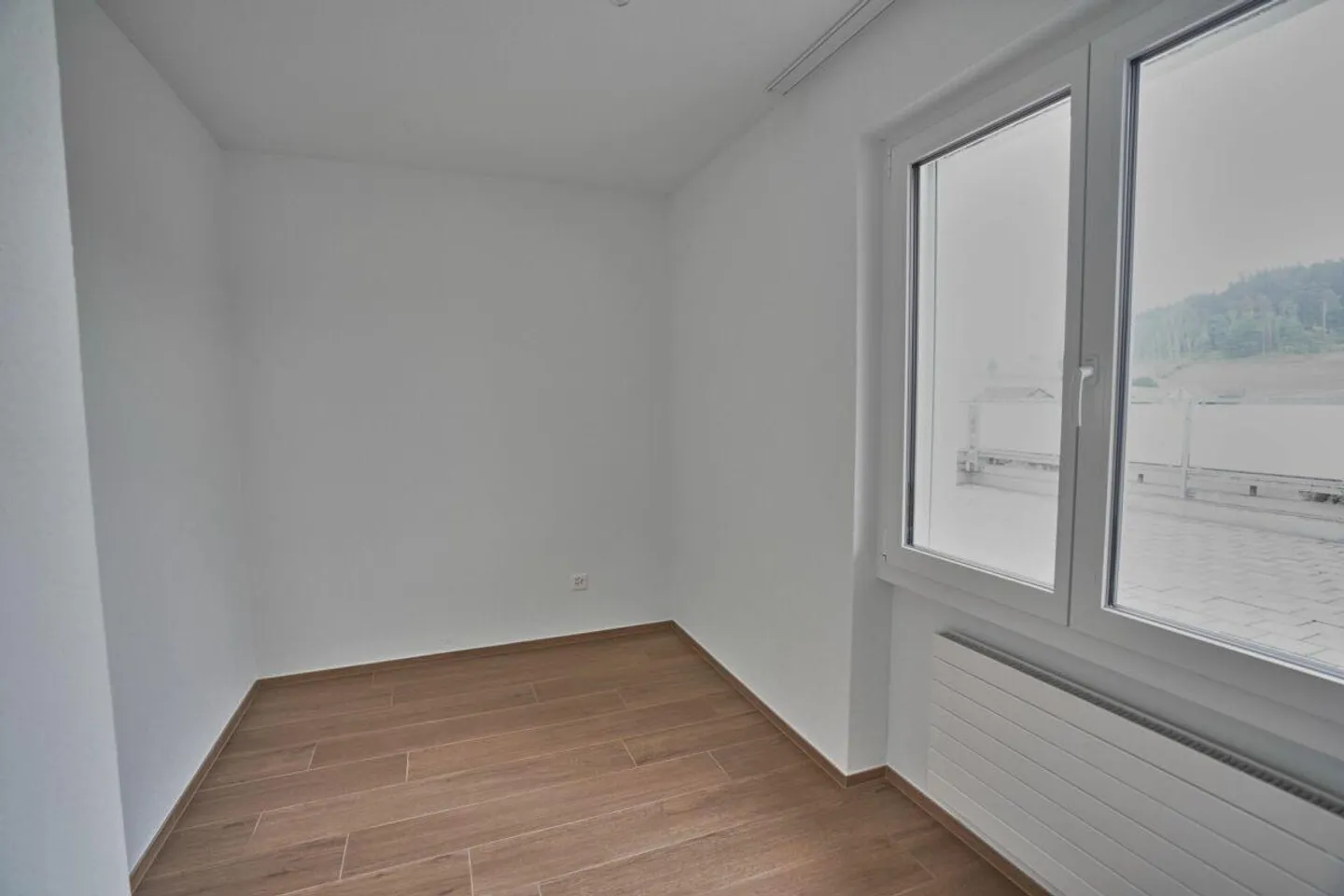 Appartement en attique de 4,5 pièces avec terrasse panoramique à Busswil - Photo 8 sur 16