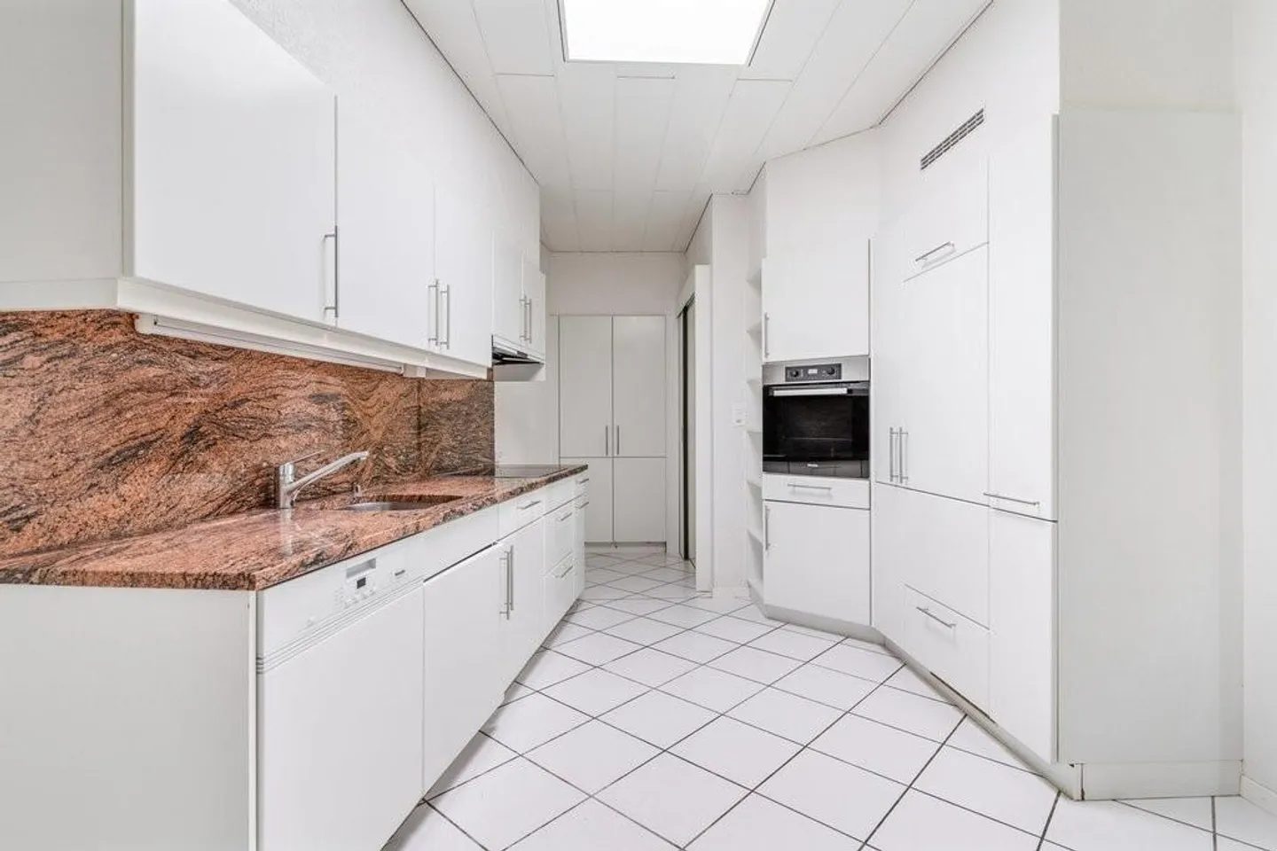 Treat yourself to accommodation in the city center! - Photo 6 of 11