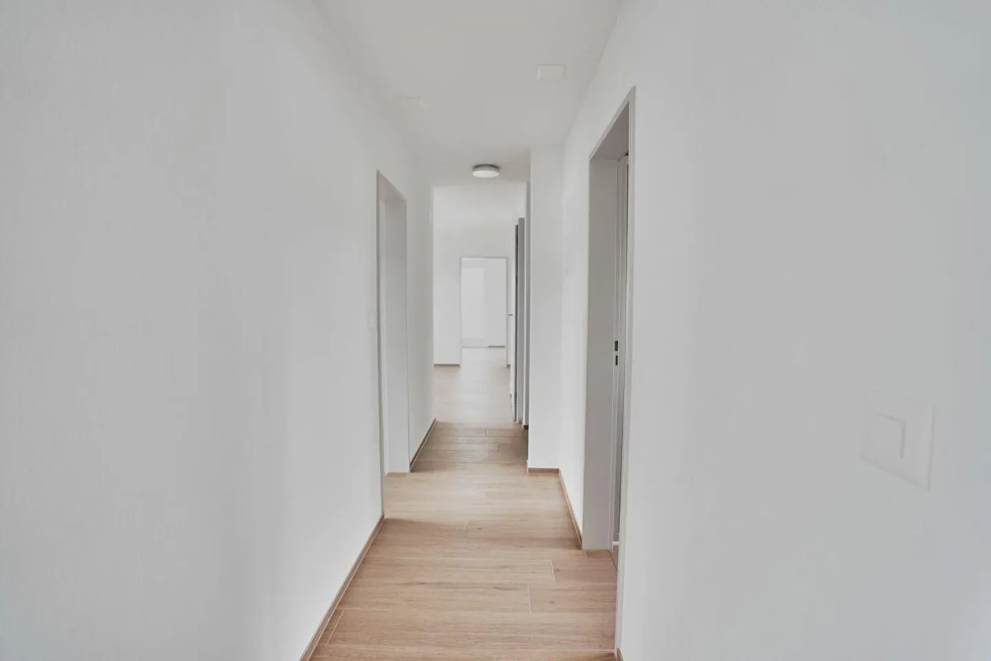 Appartement en attique de 4,5 pièces avec terrasse panoramique à Busswil - Photo 9 sur 16