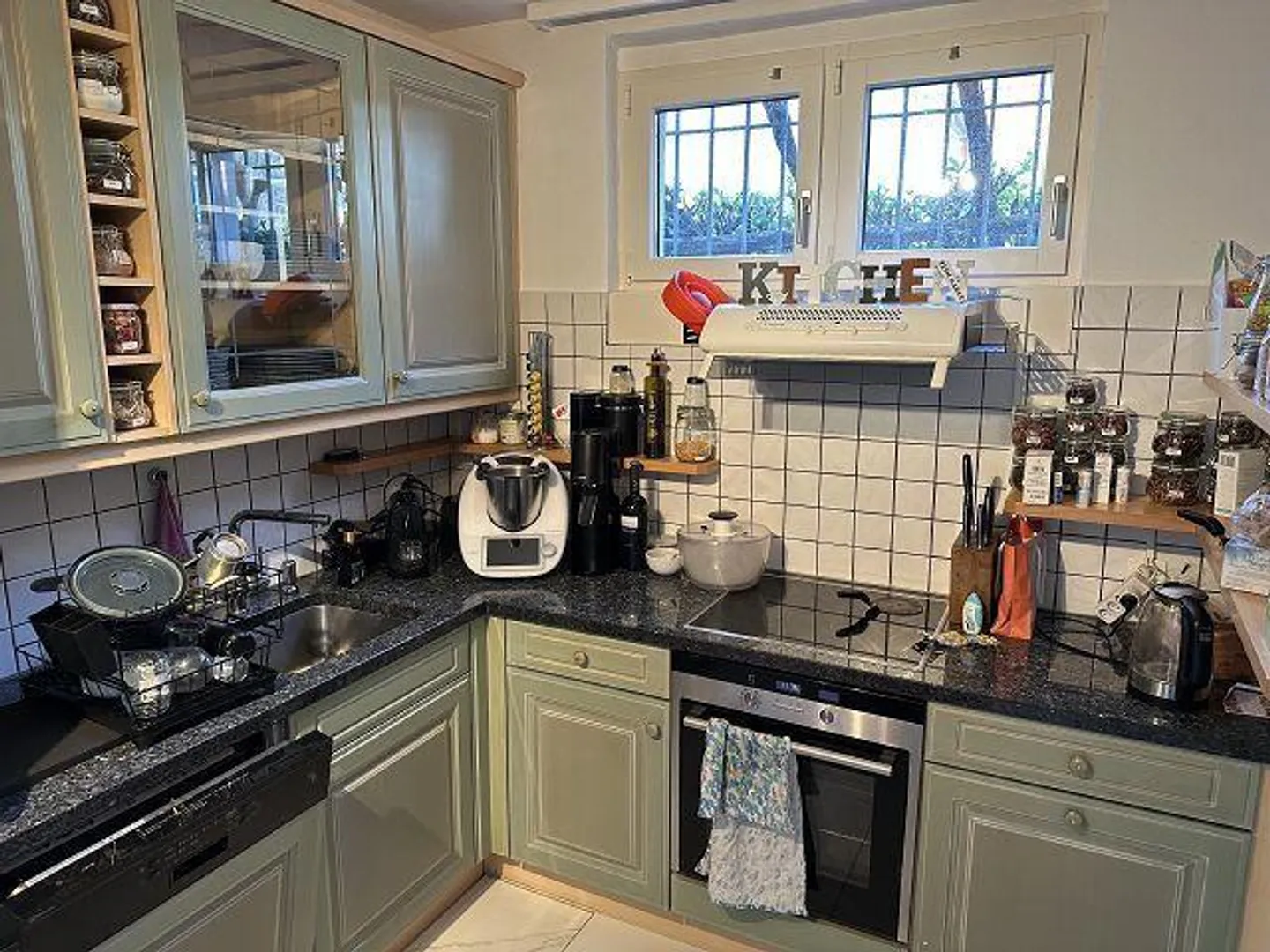 5 1/2-Room Villa with a Large Garden in a Very Quiet, Sunny Location - Photo 4 of 29