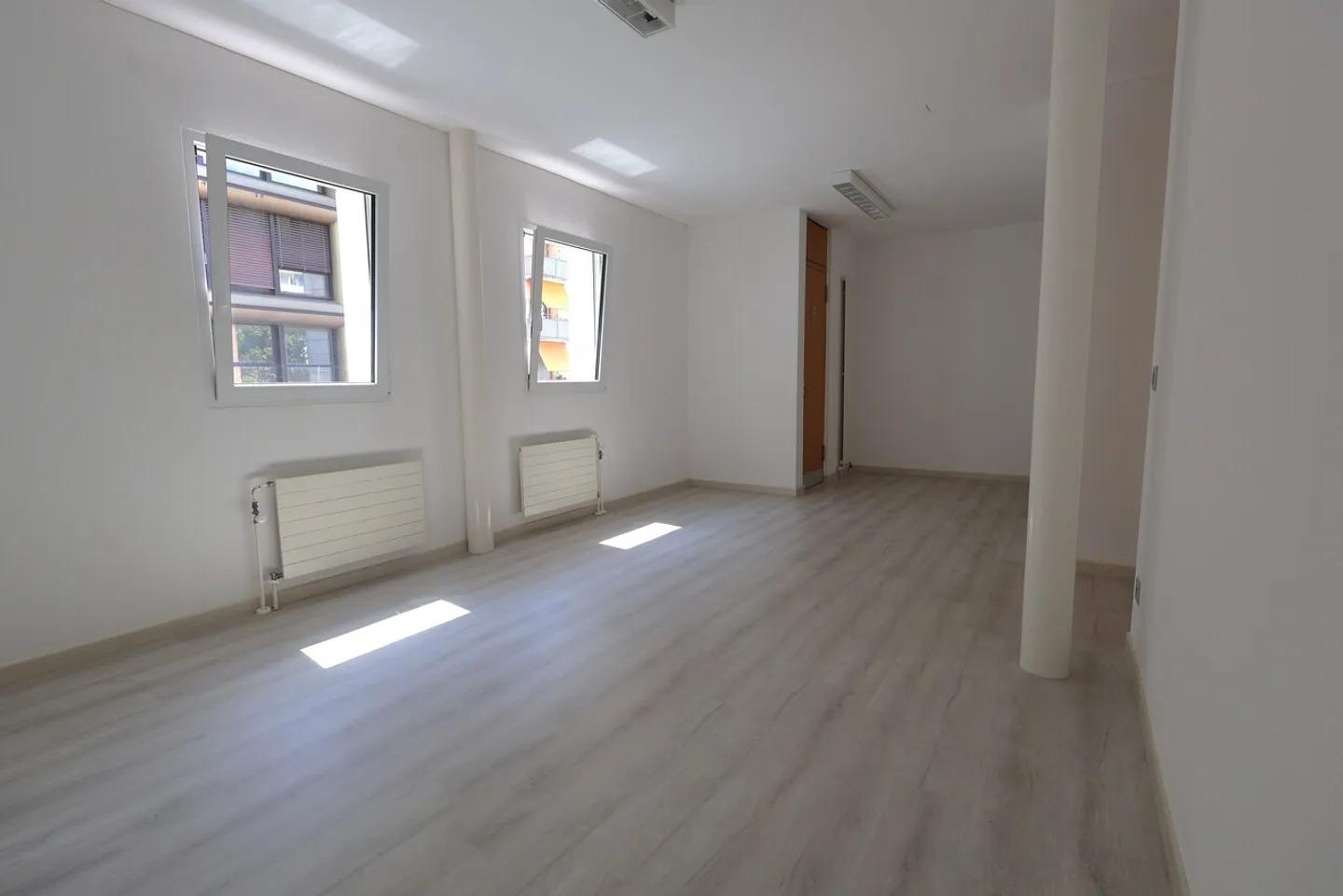 Affittasi ufficio di 25 mq a Chiasso con servizio privato - Foto 1 di 6