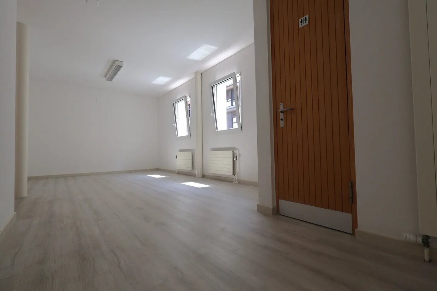 Affittasi ufficio di 25 mq a Chiasso con servizio privato - Foto 2 di 6