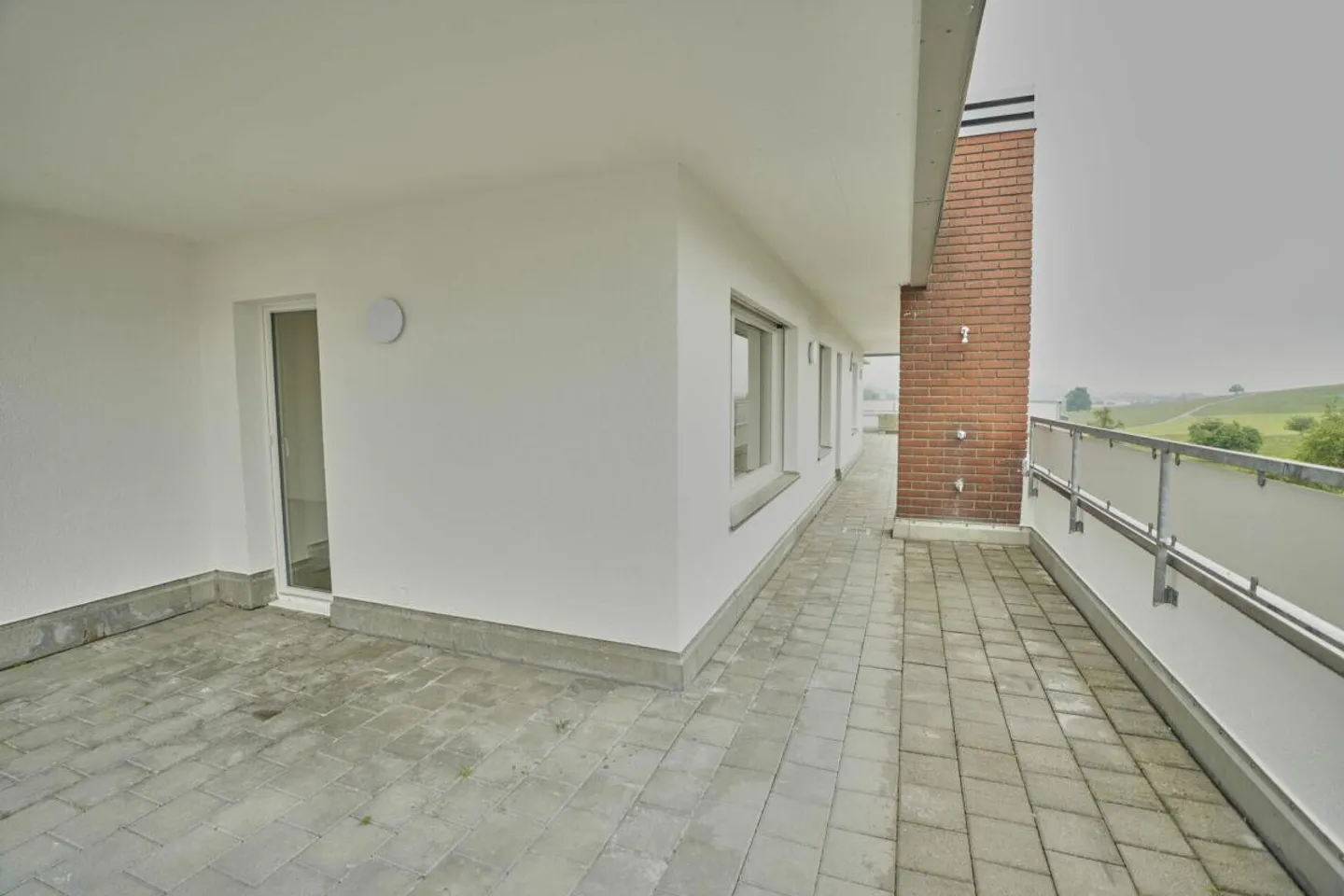 Appartement en attique de 4,5 pièces avec terrasse panoramique à Busswil - Photo 15 sur 16