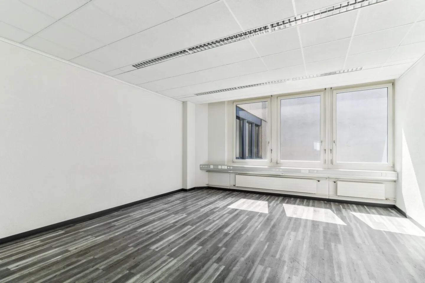 Il tuo nuovo spazio business al 5° piano – sviluppato e inondato di luce! - Foto 8 di 12