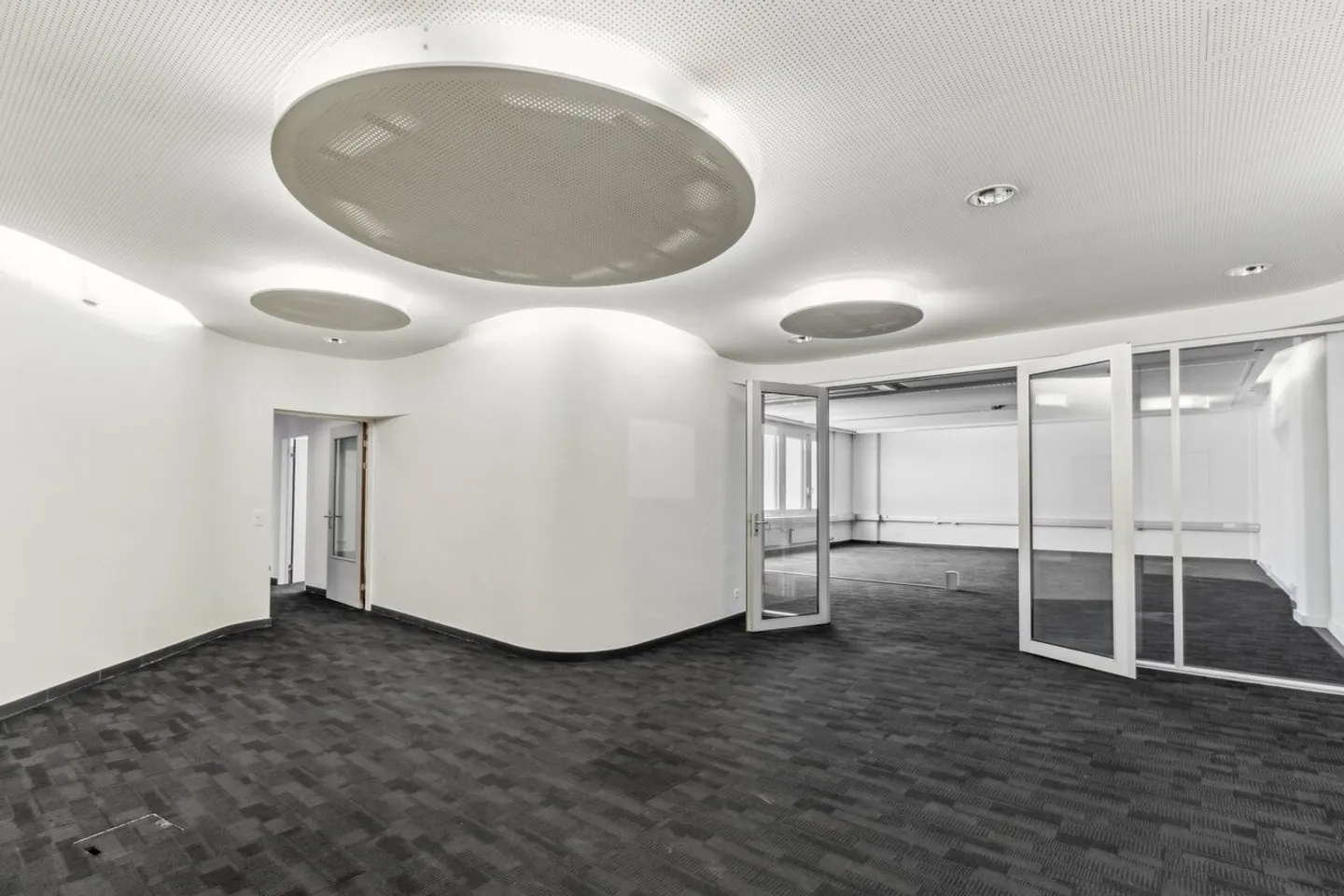 Il tuo nuovo spazio business al 5° piano – sviluppato e inondato di luce! - Foto 1 di 12