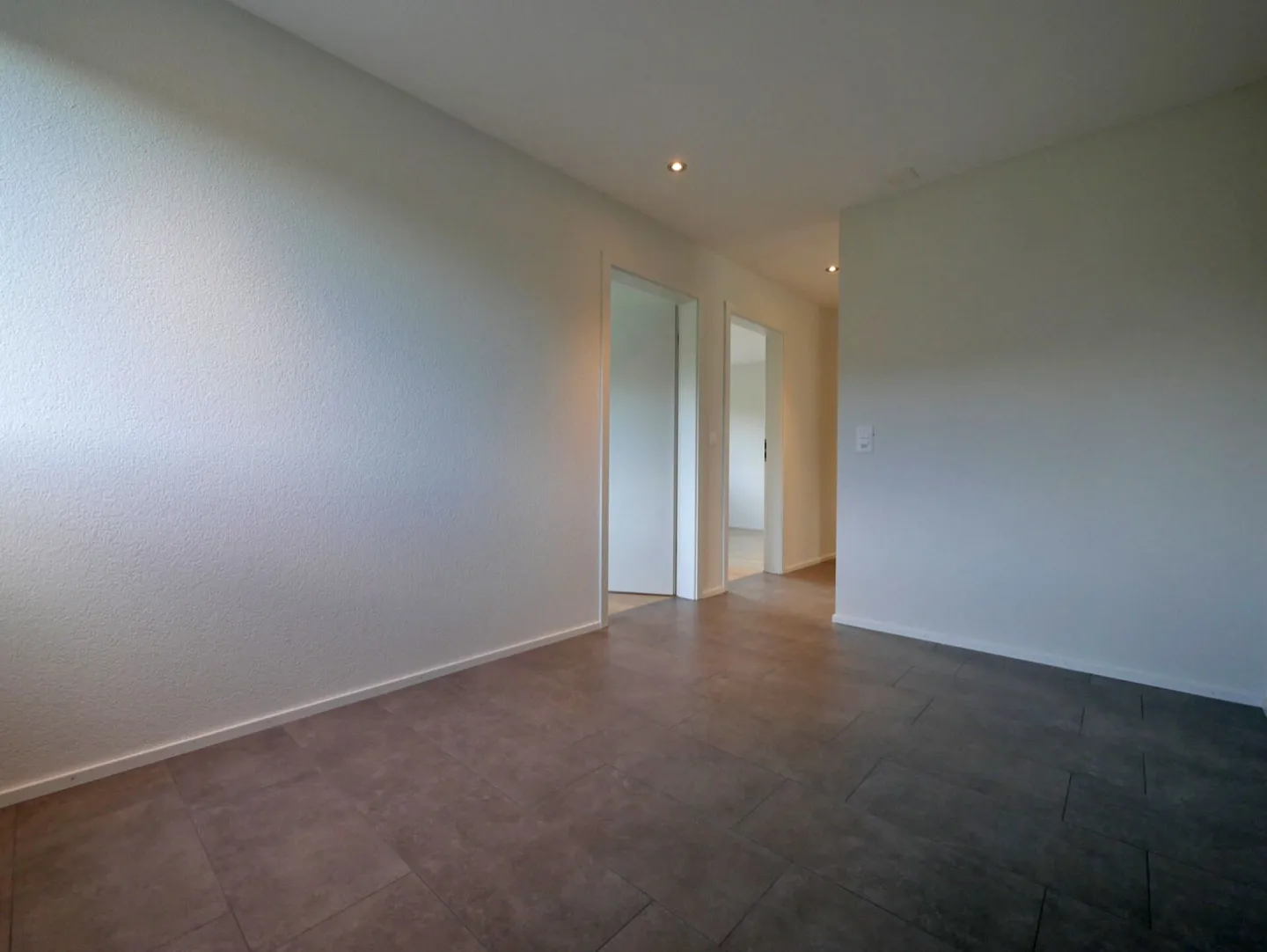 Appartement spacieux de 4,5 pièces dans la verdure - Photo 8 sur 15