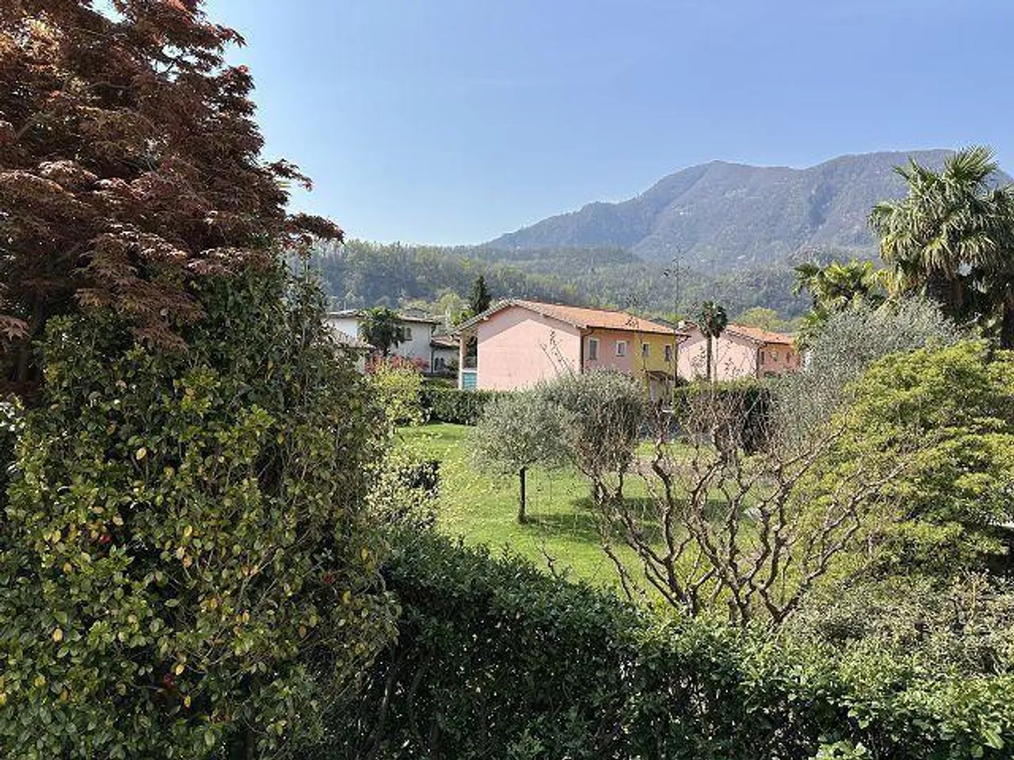 5 1/2-Room Villa with a Large Garden in a Very Quiet, Sunny Location - Photo 16 of 29
