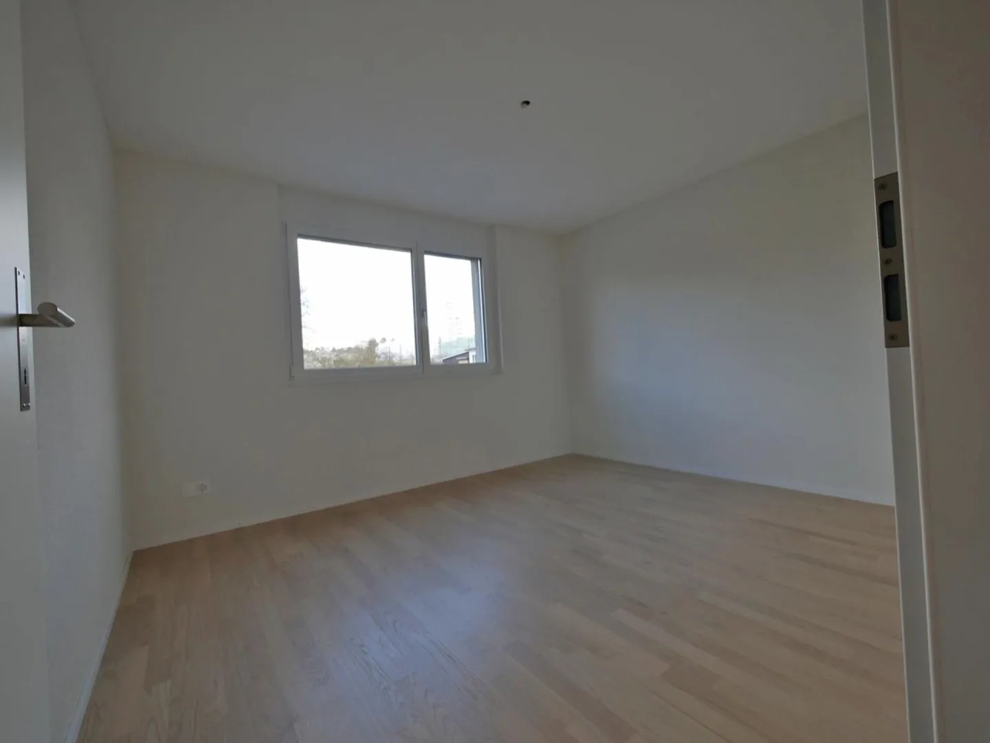 Appartement spacieux de 4,5 pièces dans la verdure - Photo 9 sur 15