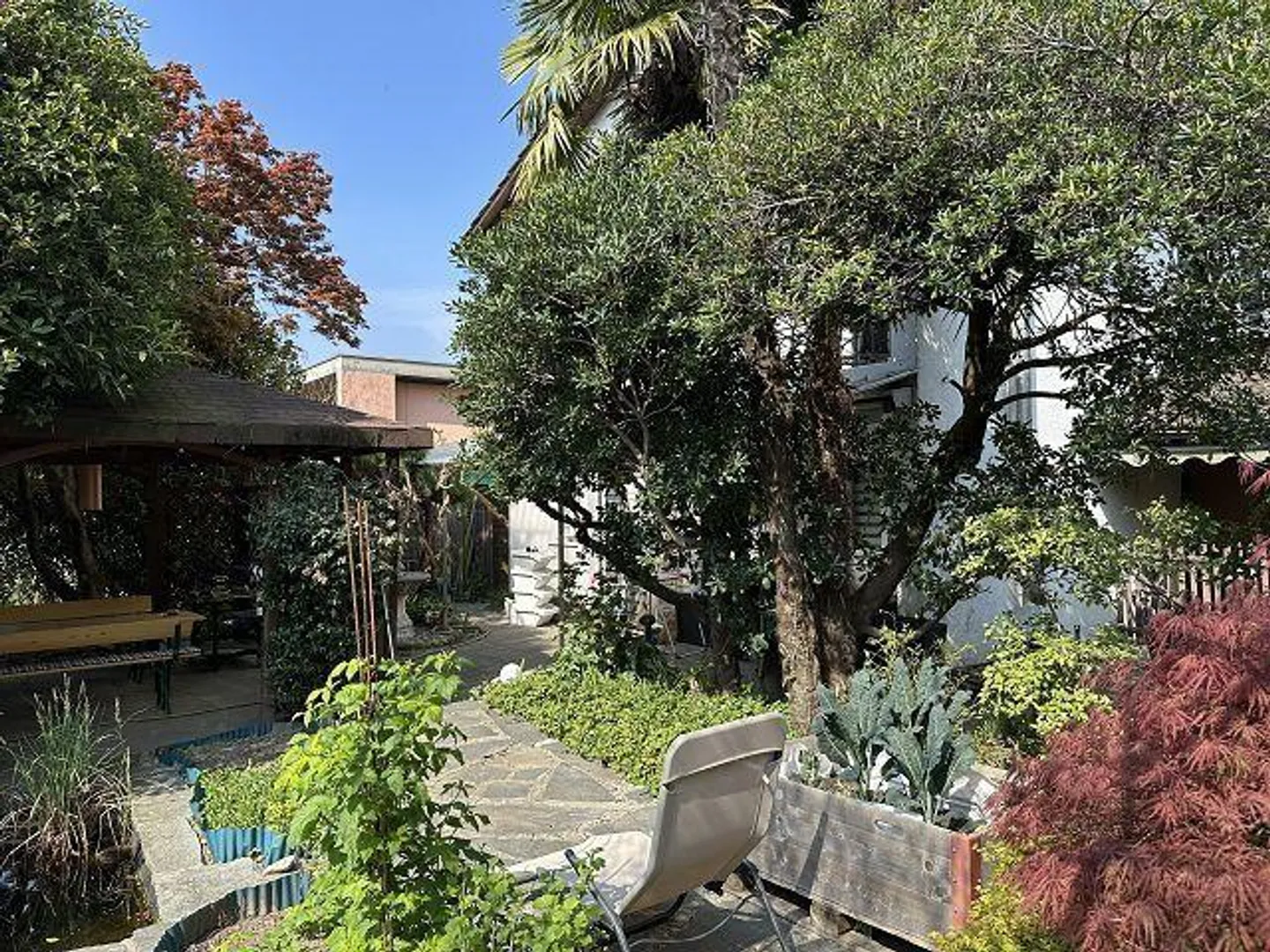 5 1/2-Room Villa with a Large Garden in a Very Quiet, Sunny Location - Photo 20 of 29