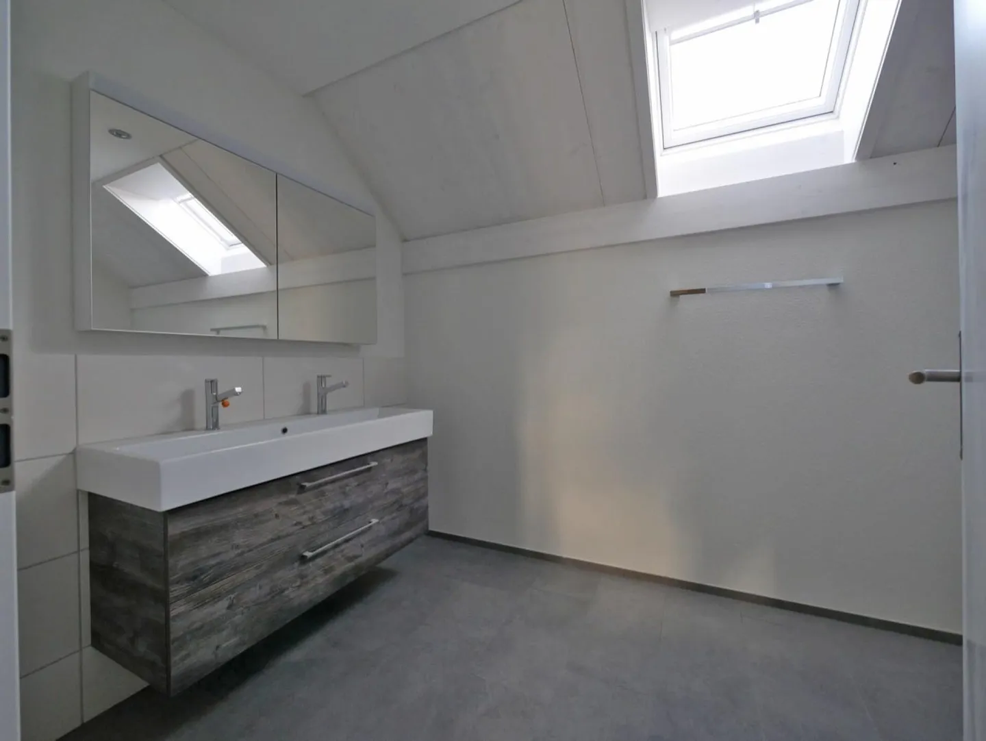 Appartement spacieux de 4,5 pièces dans la verdure - Photo 12 sur 15