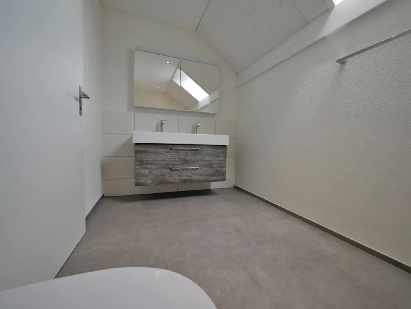 Appartement spacieux de 4,5 pièces dans la verdure - Photo 13 sur 15