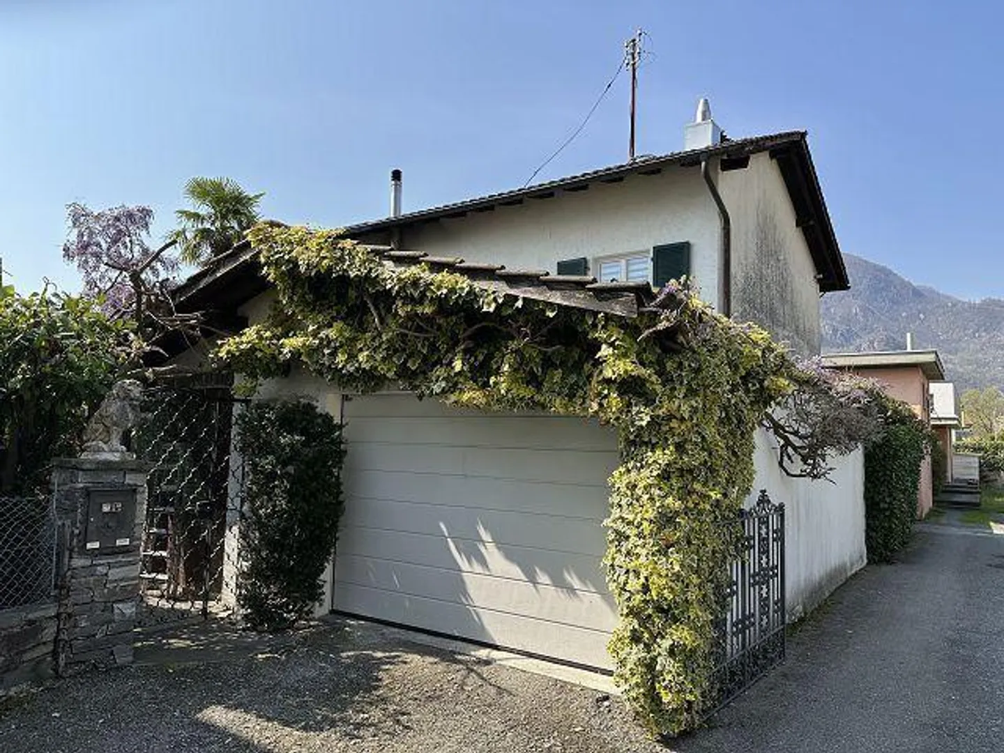 5 1/2-Room Villa with a Large Garden in a Very Quiet, Sunny Location - Photo 26 of 29