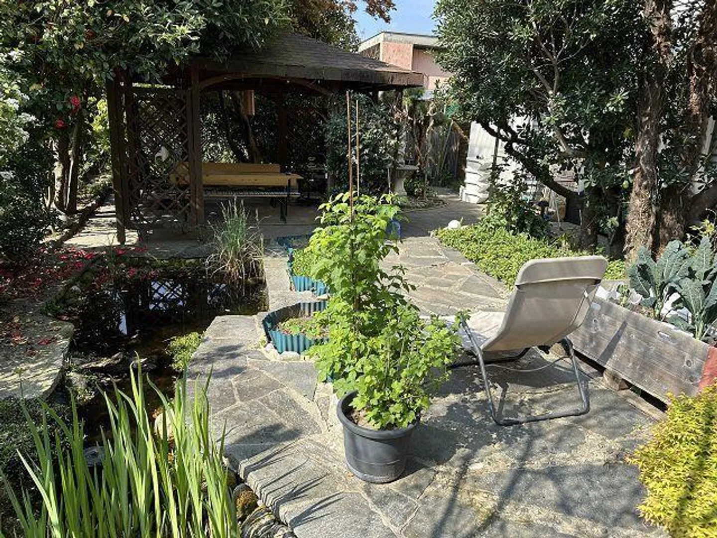 5 1/2-Room Villa with a Large Garden in a Very Quiet, Sunny Location - Photo 19 of 29