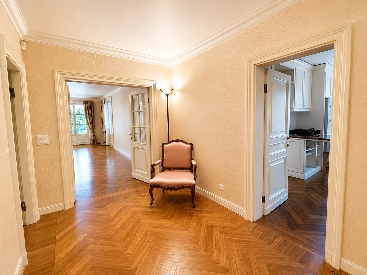 Luxuswohnung mit Privatgarten - Foto 7 von 13