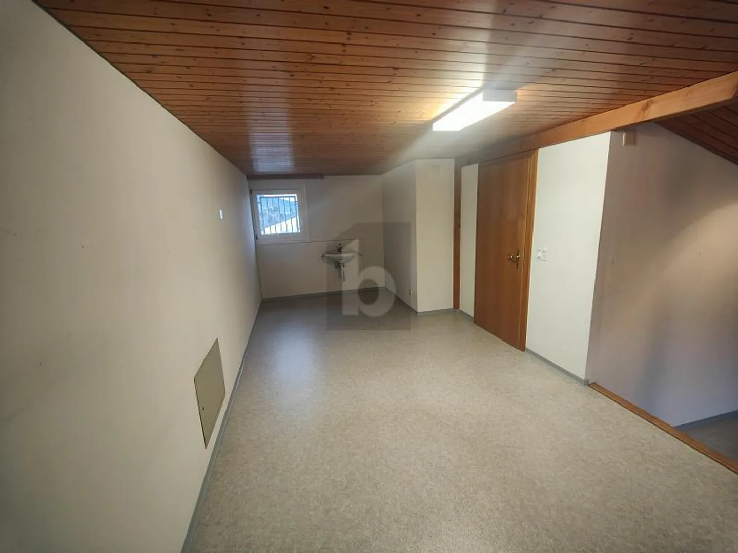 HIGH FREQUENCY AT ATTRACTIVE LOCATION - Photo 4 of 6