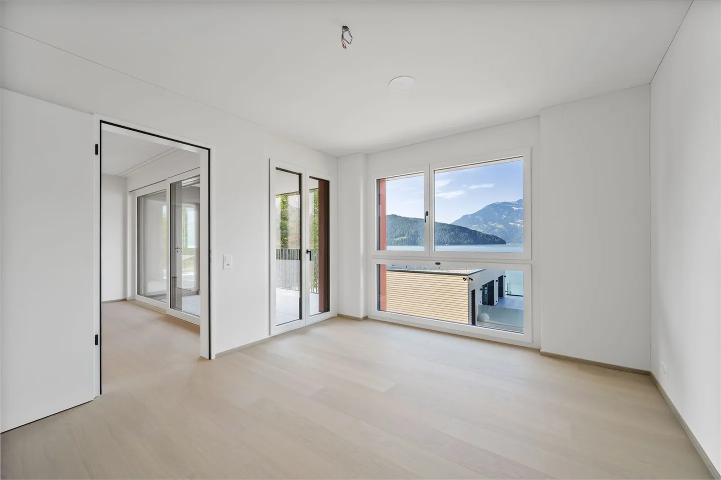 PRESTIGE VUE SUR LE LAC - Photo 20 sur 32