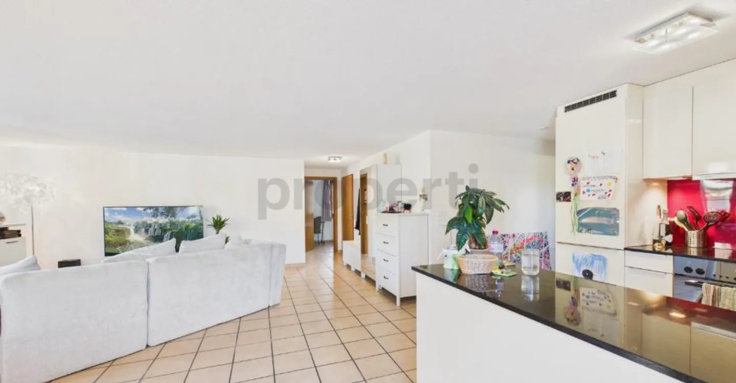 3.5-room apartment with southwest terrace and its own spacious vegetable garden in Madetswil - Photo 4 of 11