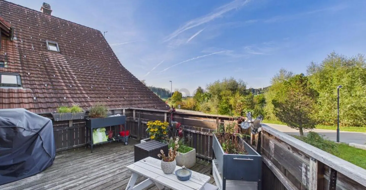 3.5-room apartment with southwest terrace and its own spacious vegetable garden in Madetswil - Photo 10 of 11
