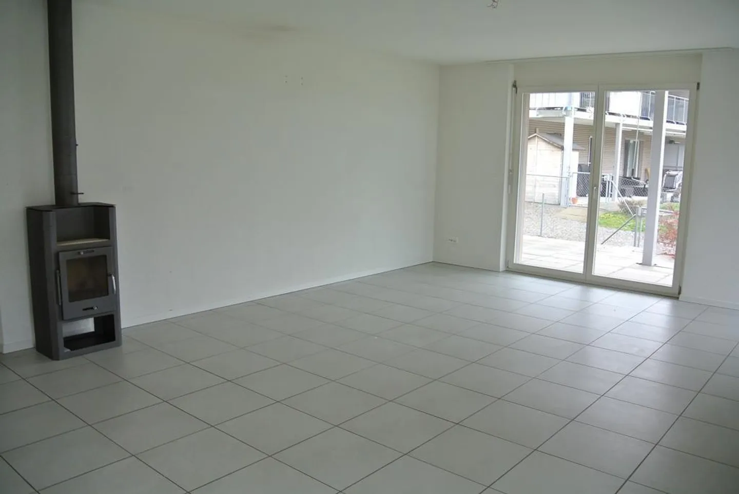 Spacious apartment with a view of greenery - Photo 2 of 9