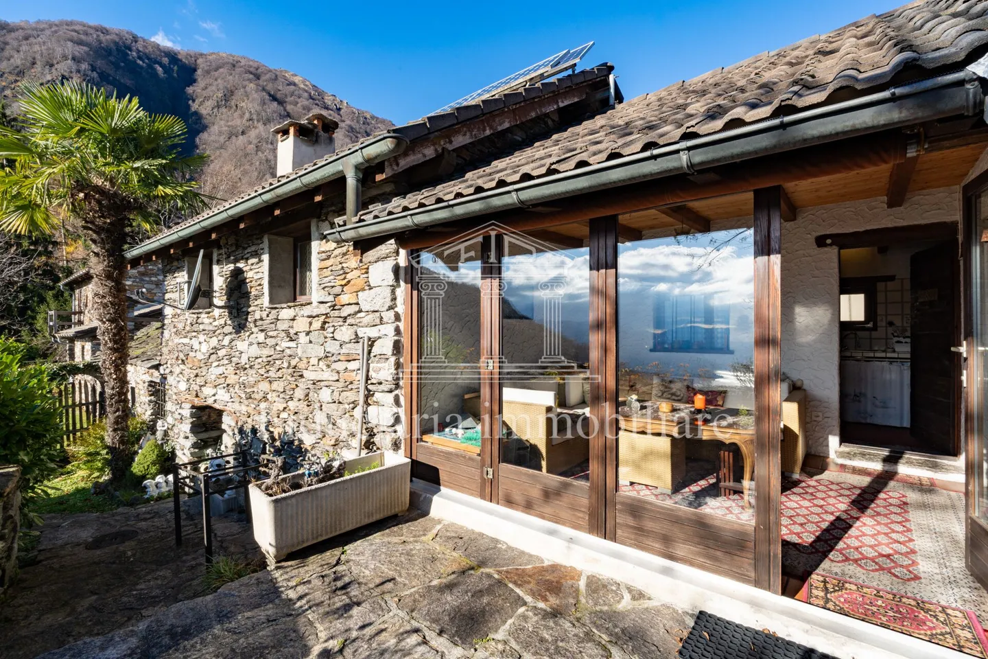 BRISSAGO - Charmante maison rustique de 3,5 pièces dans un emplacement ensoleillé avec vue imprenable sur le lac - Photo 3 sur 13