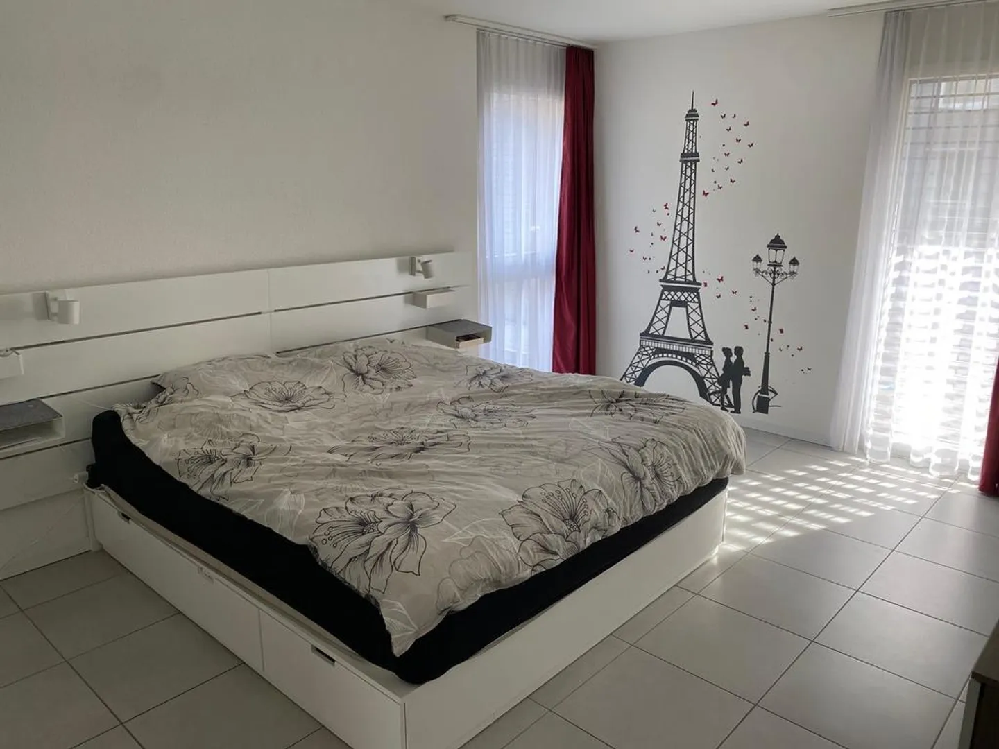 Spacious apartment with a view of greenery - Photo 4 of 9