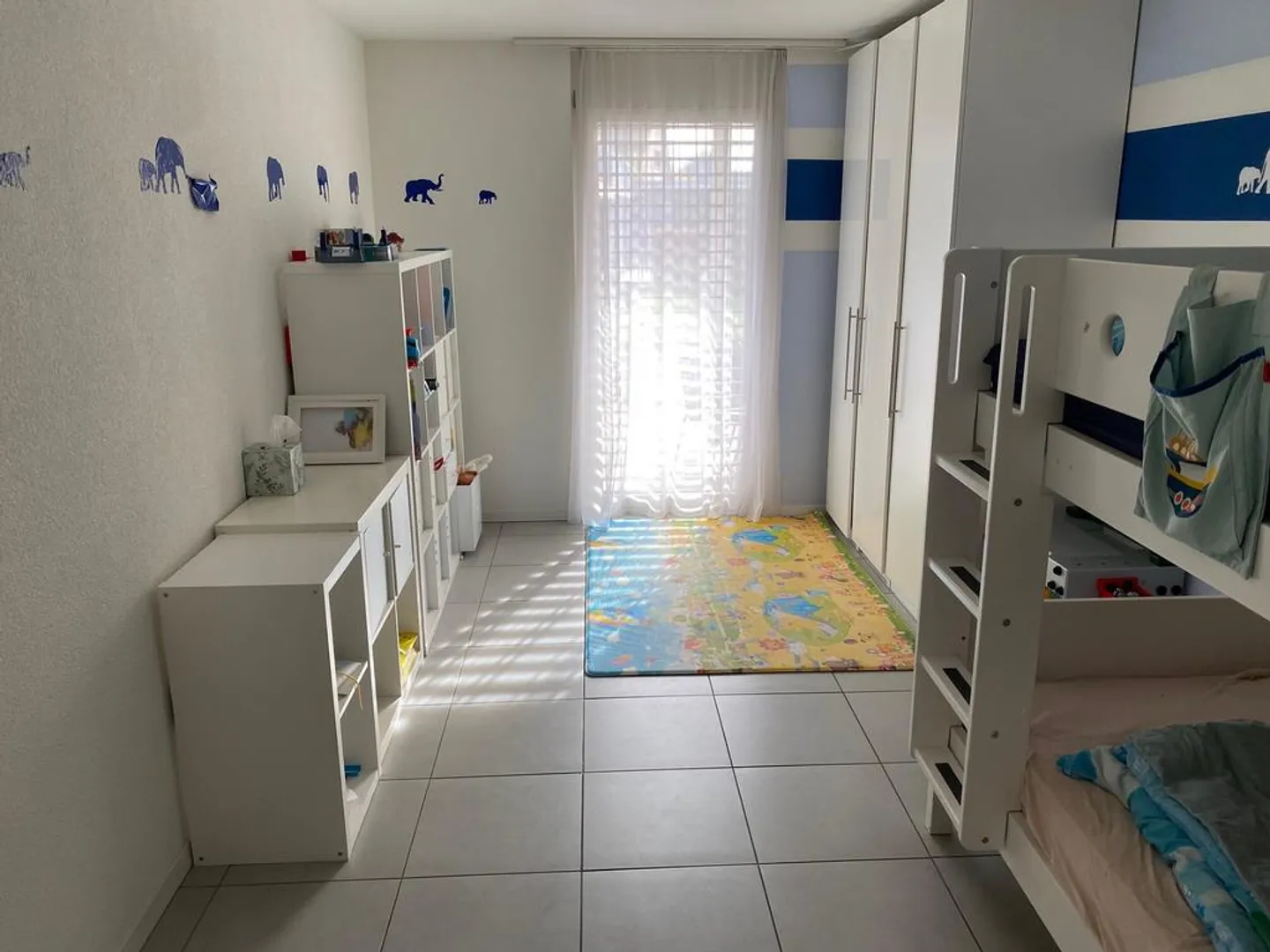 Spacious apartment with a view of greenery - Photo 5 of 9