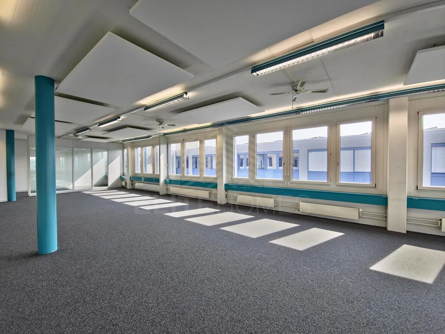 SPAZIO UFFICIO VERSATILE - DISPONIBILE A PARTIRE DA 225 m² SE NECESSARIO - Foto 1 di 12