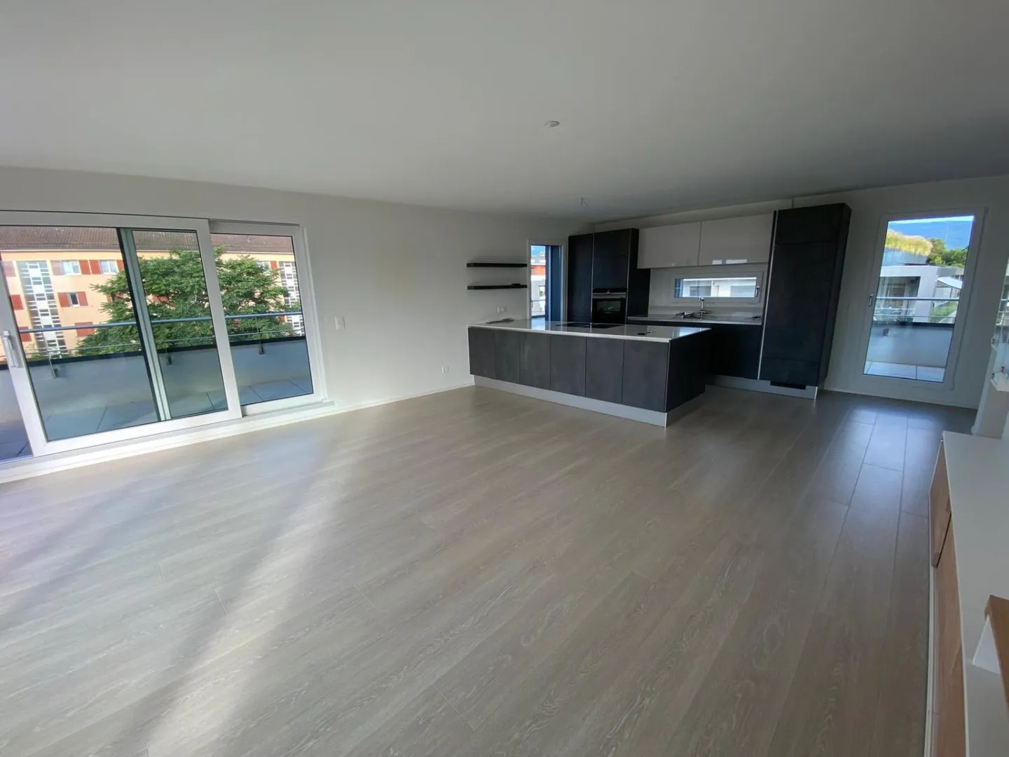 2.5 Room Apartment - Photo 2 of 12