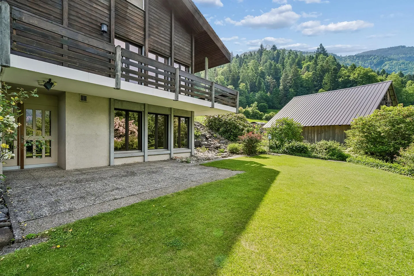 Spacious 6-Room Single-Family House in Glarus Nord – Living with a View - Photo 17 of 21