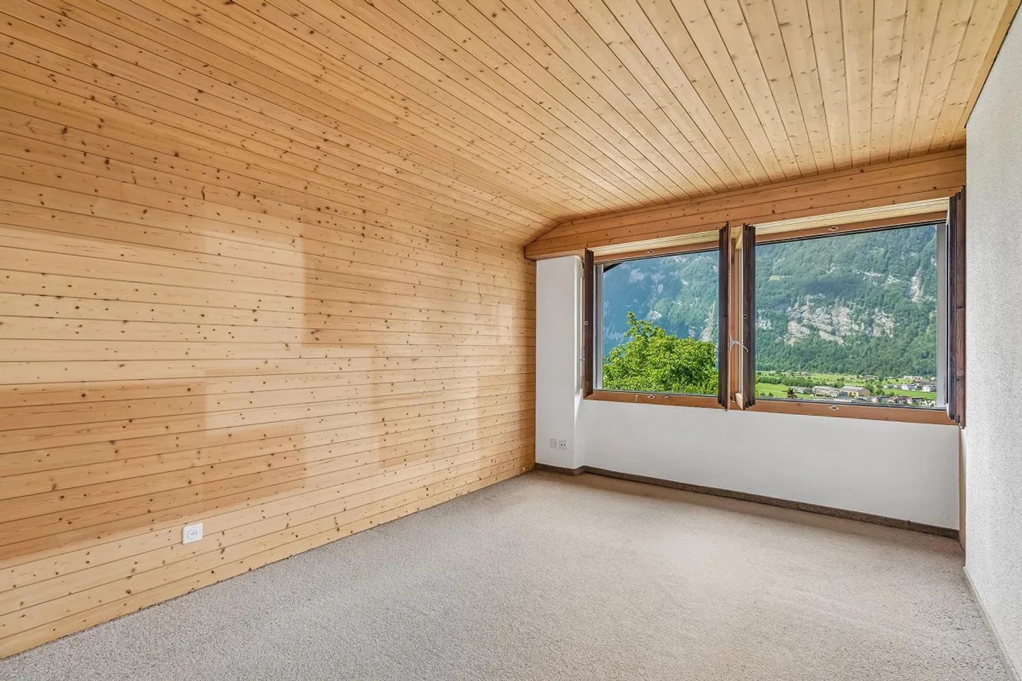 Spacious 6-Room Single-Family House in Glarus Nord – Living with a View - Photo 19 of 21