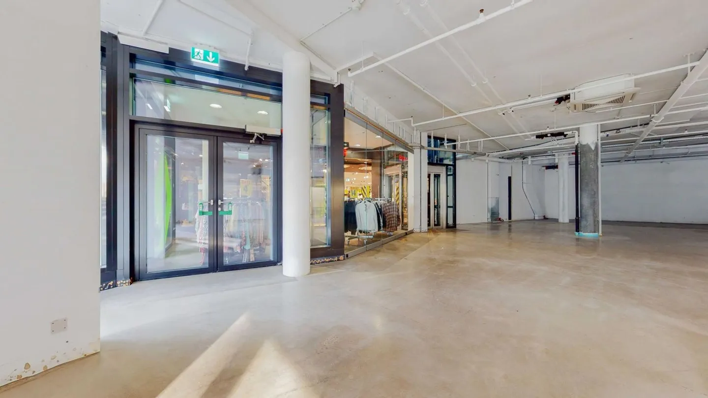 Espace de vente près de New Yorker - Photo 3 sur 8